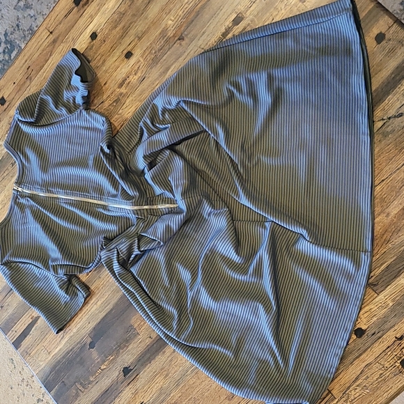 LuLaRoe Amelia - Picture 2 of 4